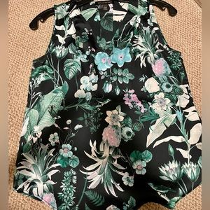 Banana Republic Floral Print Sleeveless Blouse with v-neck. Worn once.